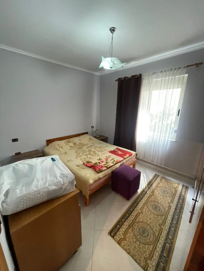 Tirane, jepet me qera apartament 2+1+Ballkon Kati 1, 87 m² 500 € (Rruga E Kavajes)