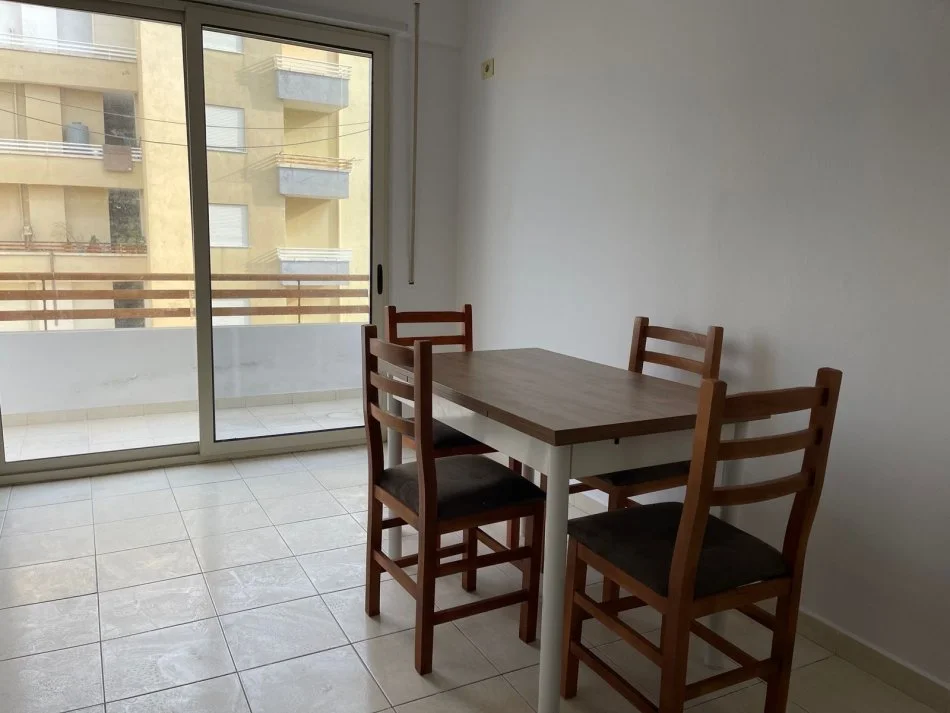 Durres, jepet me qera apartament 2+1+Ballkon , 80 m² 250 €