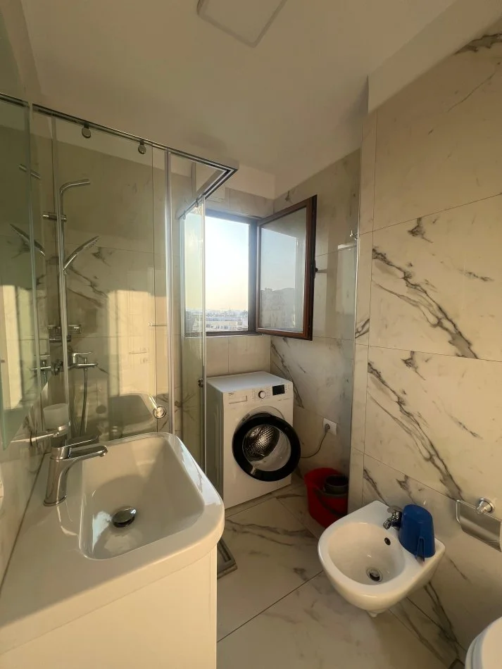 Tirane, jepet me qera apartament 1+1 Kati 9, 43 m² 500 € (rruga zef Jubani)