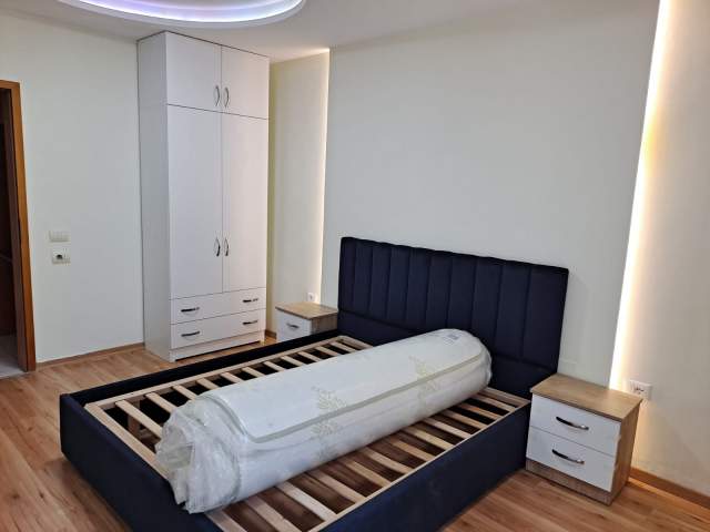 Tirane, jepet me qera apartament 1+1+BLK Kati 3, 70 m² 400 Euro (Restorant durrsi)