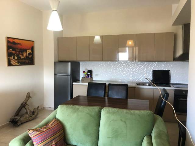 Tirane, jepet me qera apartament 1+1+BLK Kati 7, 65 m² 500 Euro (rruga Gjik Kuqali)