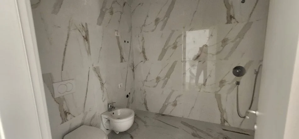 Tirane, shitet apartament 2+1+Ballkon Kati 10, 98 m² 255.000 € (tek Rruga e Barrikadave)