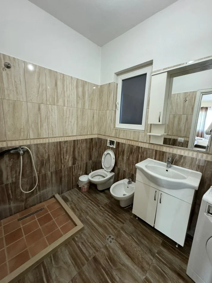 Durres, shitet apartament 1+1 Kati 5, 61 m² (Plazh, Durres)