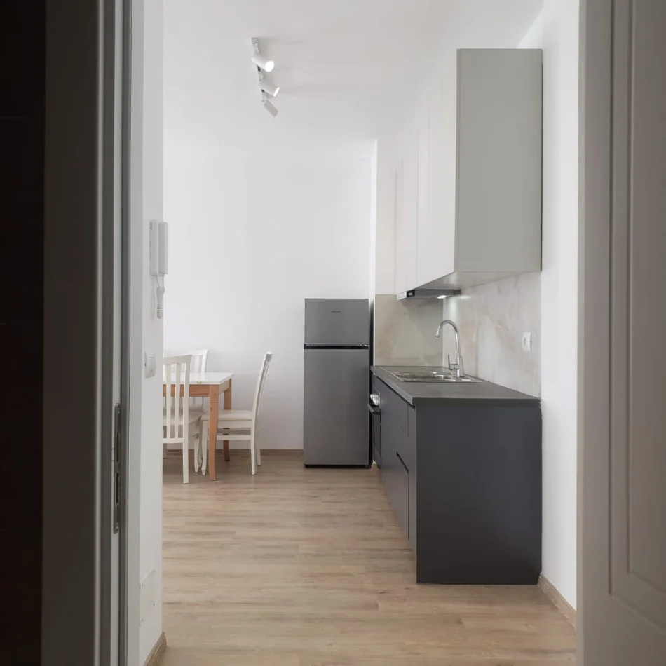 Tirane, jepet me qera apartament 1+1 Kati 2, 60 m² 600 € (Don Bosko)