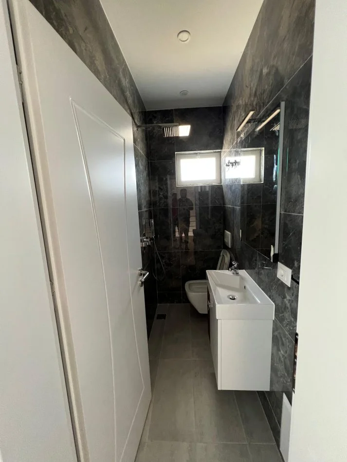 Tirane, shitet Vile Kati 2, 380 m² 219.000 € 