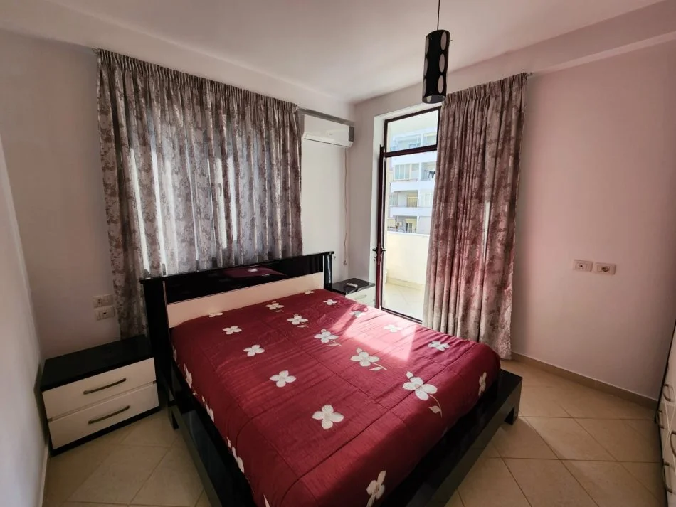 Tirane, jepet me qera apartament 2+1 Kati 3, 105 m² 400 € (Fresk pa shkuar ne spar)