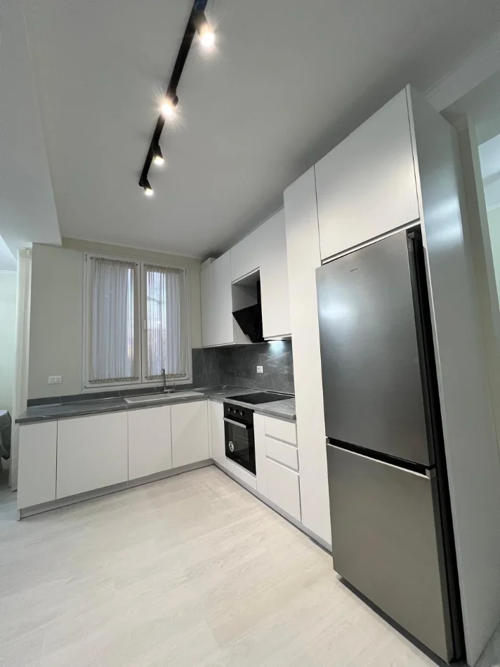 Tirane, jepet me qera apartament 2+1+Ballkon , 120 m² 750 € (Astir, perball Ales Construction)