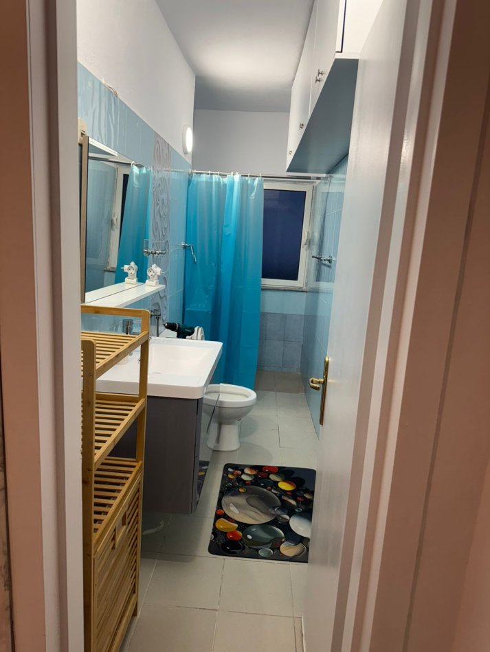 Tirane, jepet me qera apartament 1+1 Kati 1, 600 € 