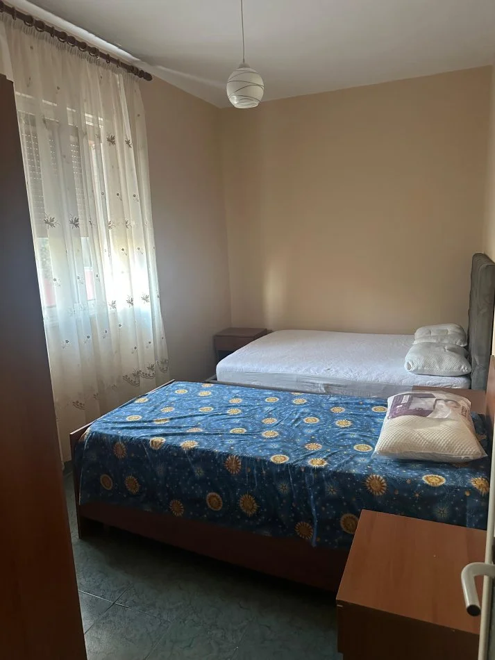 Tirane, jepet me qera apartament 1+1+Ballkon Kati 2, 60 m² 500 € 