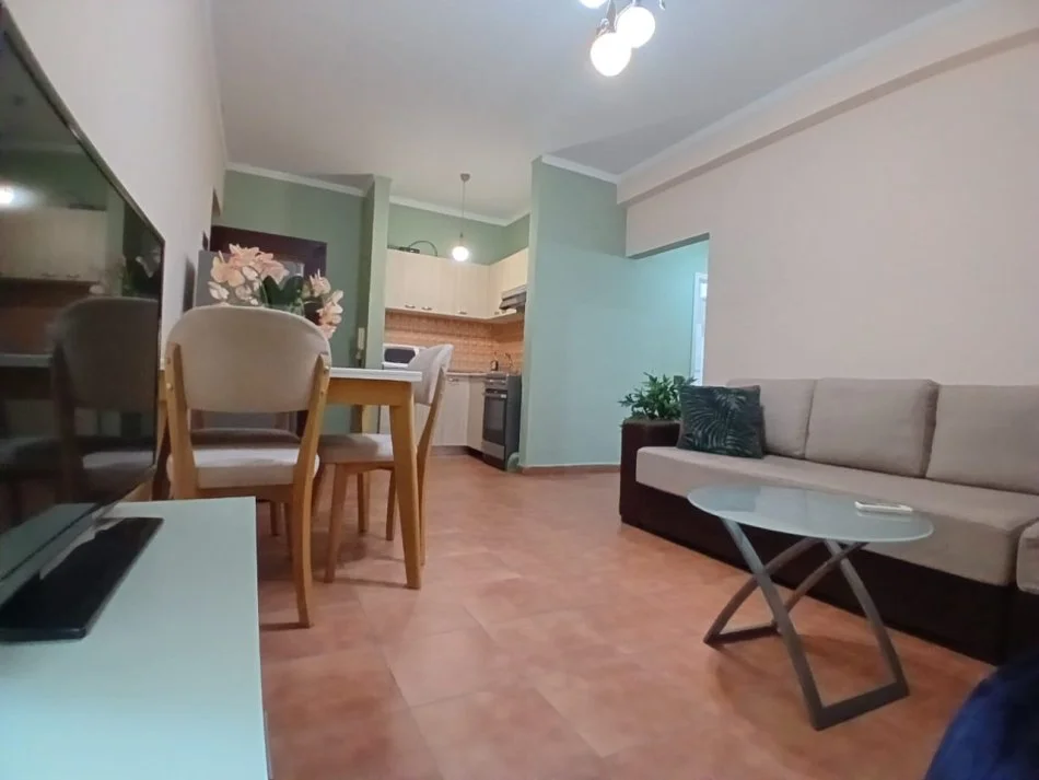 Tirane, jepet me qera apartament 1+1 Kati 2, 75 m² 500 € 