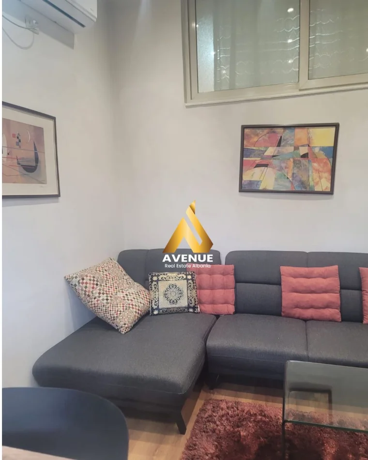 Tirane, jepet me qera apartament 1+1 Kati 1, 62 m² 600 € (Sheshi skenderbe)