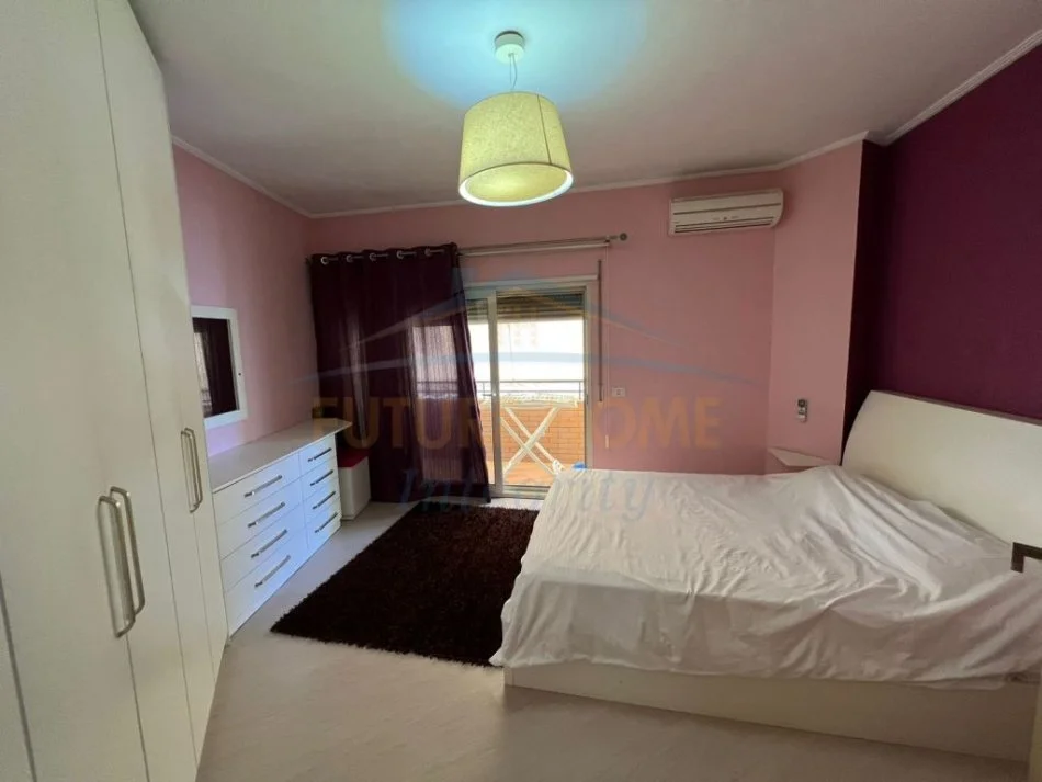 Tirane, jepet me qera apartament 2+1+Ballkon Kati 4, 95 m² 650 € (Liqeni i Thate)