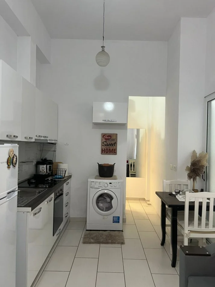 Tirane, jepet me qera apartament 1+1 Kati 1, 59 m² 350 € 