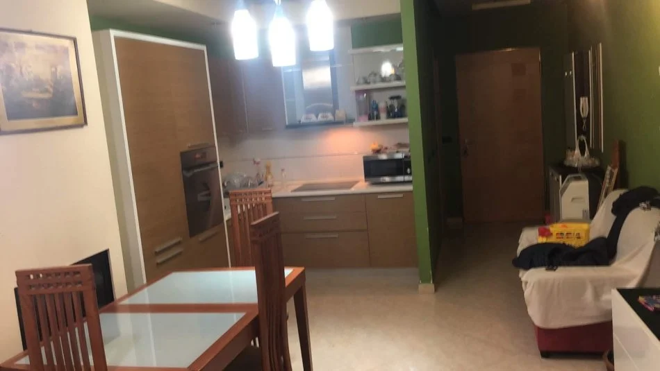 Tirane, jepet me qera apartament 2+1 Kati 2, 75 m² 470 € (Loni ligori)