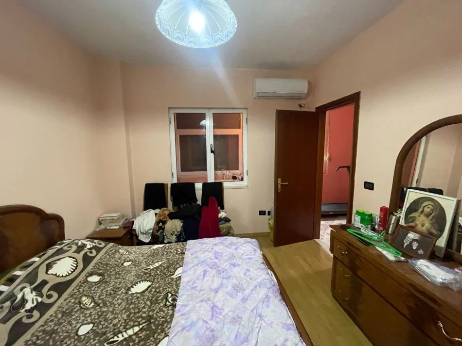 Tirane, shitet shtepi Kati 3, 247 m² 400.000 € (Qender)