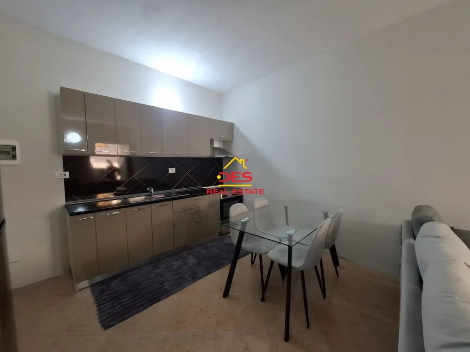 Vlore, jepet me qera apartament 1+1 Kati 0, 70 m² 300 € (Rruga gjergj Arianiti)
