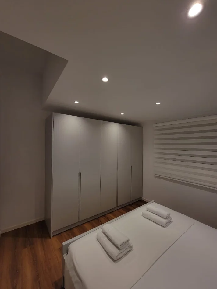 Tirane, jepet me qera apartament 1+1+Ballkon Kati 1, 55 m² 550 € (Rruga e Durresit)