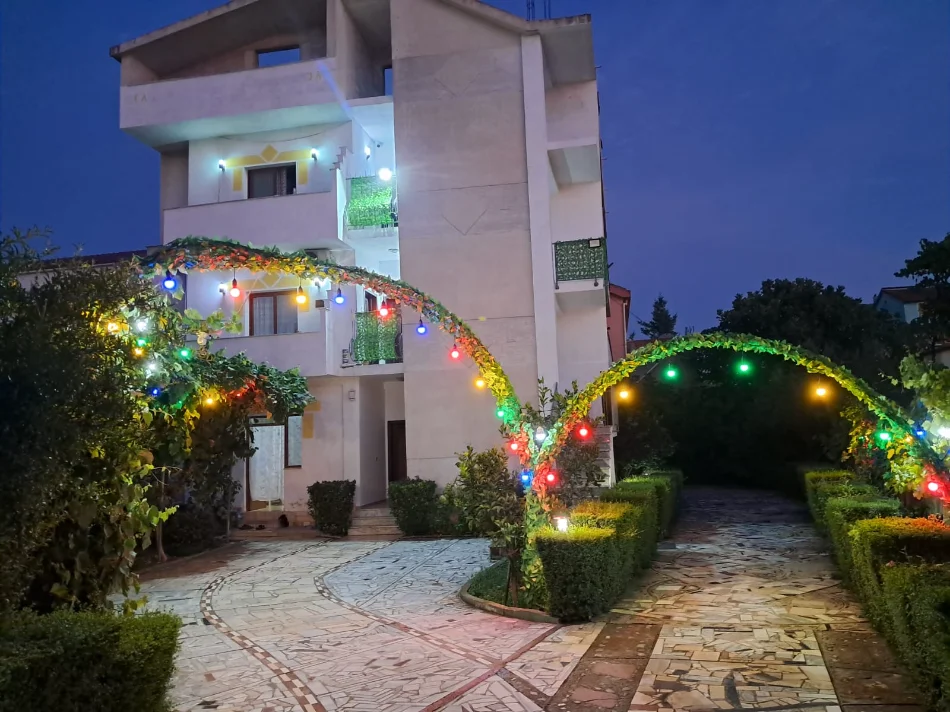 Tirane, jepet me qera Vile Kati 2, 110 m² 400 € (Rruga Ymer Sallaku)