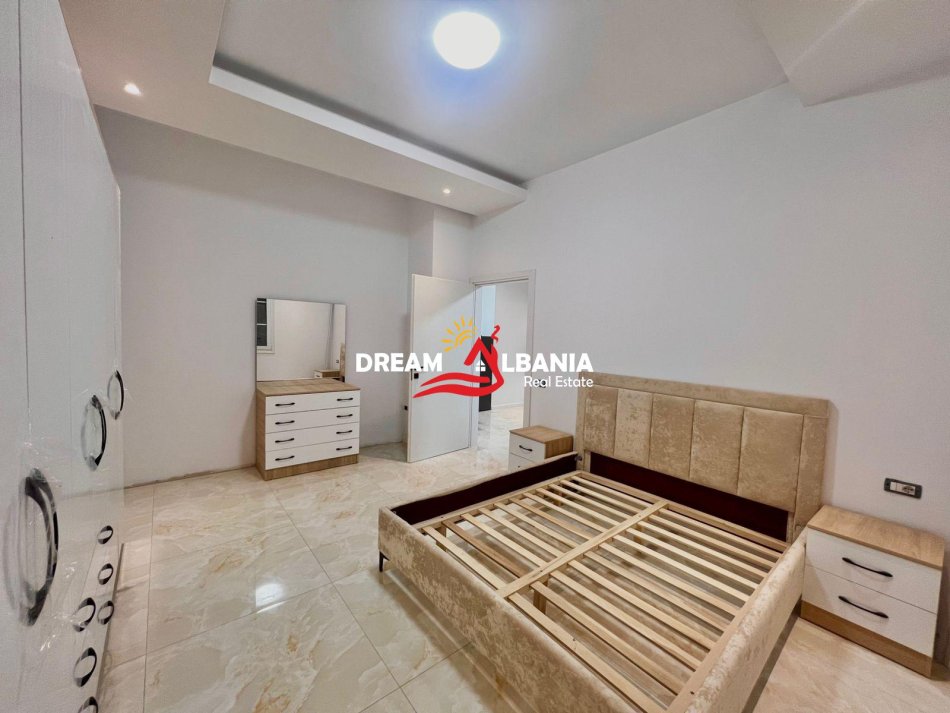 Tirane, jepet me qera apartament 2+1 , 137 m² 550 € 
