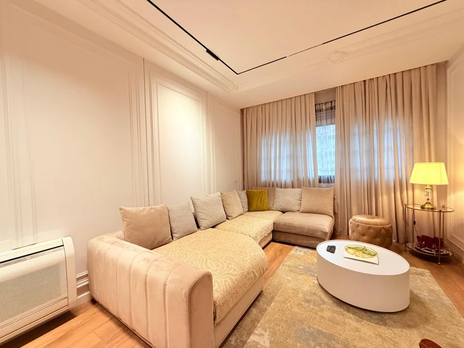 Tirane, jepet me qera apartament 2+1 Kati 3, 120 m² 1.500 € (Rruga e Barrikadave)