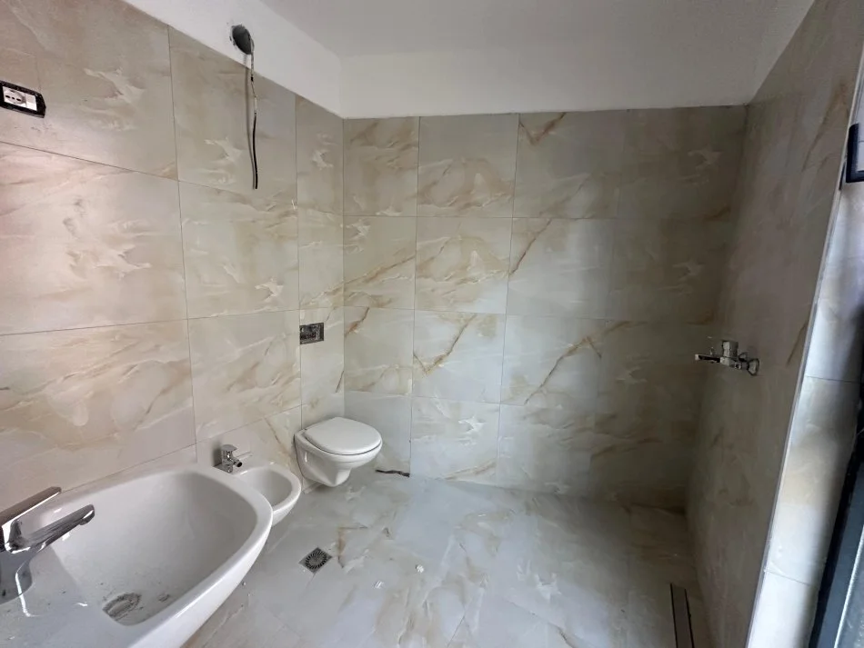 Tirane, shitet apartament 2+1 Kati 5, 195.000 € (SHESIM APARTAMENT 2+1+2 KOPSHTI ZOOLOGJIK!)