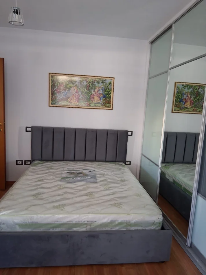 Tirane, jepet me qera apartament 2+1+Ballkon Kati 3, 102 m² 700 € (Karburant kastrati)