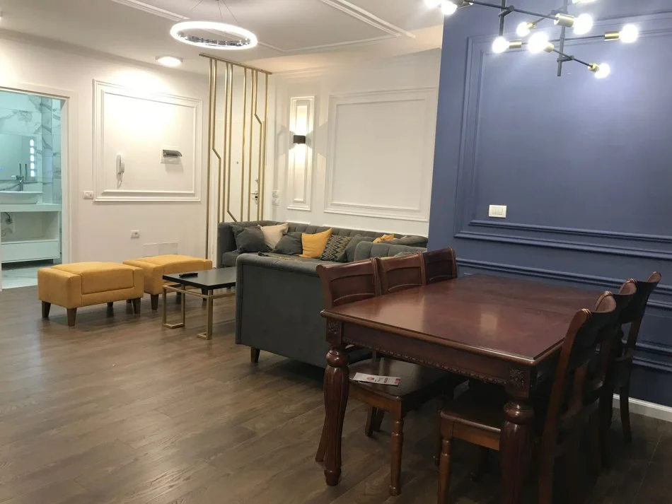 Durres, jepet me qera apartament 3+1 , 550 € (Durres)