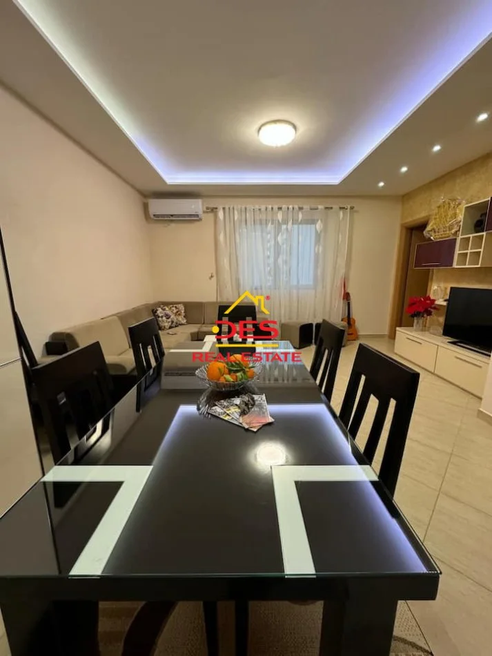 Vlore, jepet me qera apartament 2+1+Ballkon Kati 5, 110 m² 550 € (Rruga Shyqyri Ali Merka)
