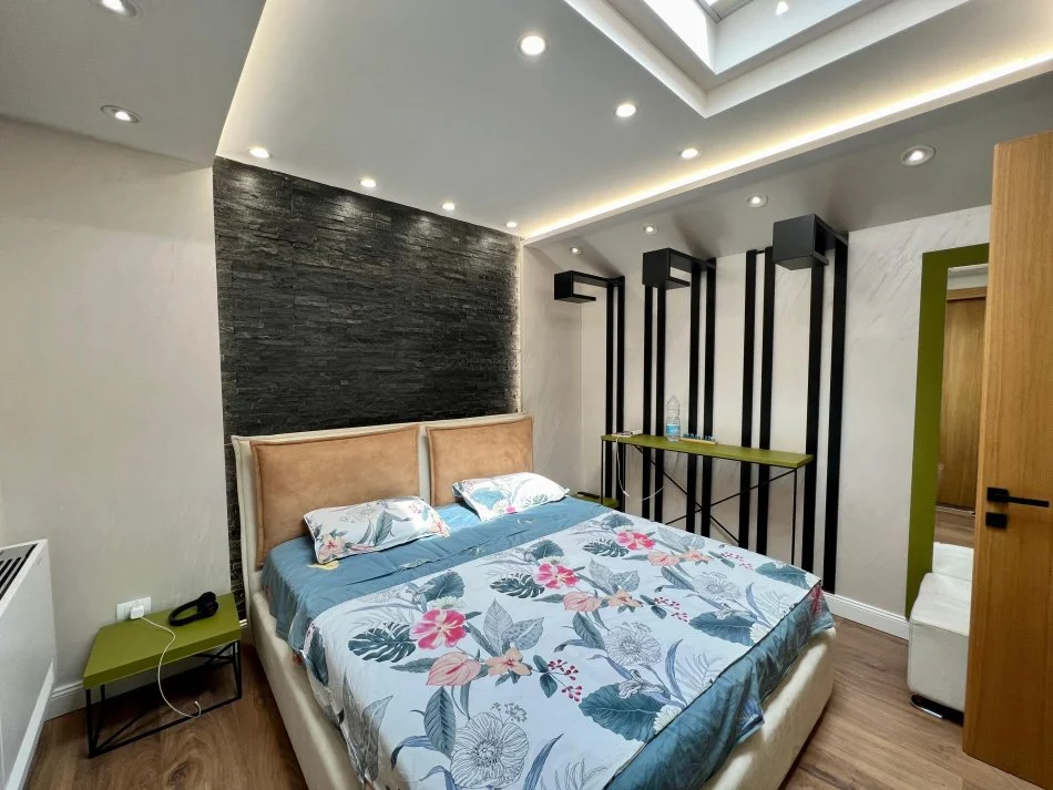 Tirane, shitet apartament duplex 3+1+Ballkon Kati 6, 189 m² 500.000 € (Rruga Zallit)