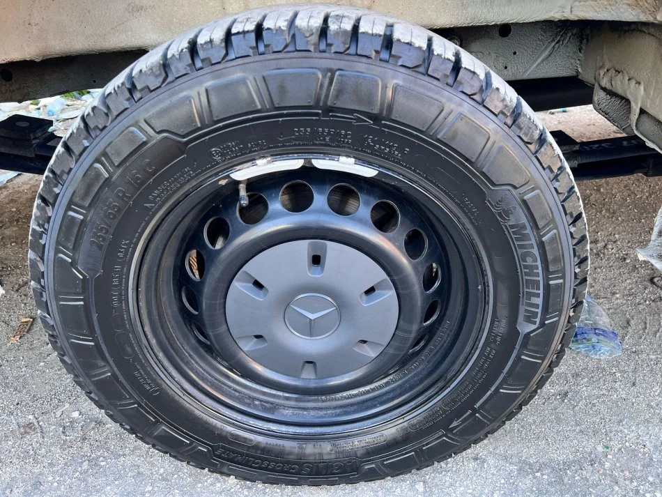 Tirane, shitet Furgon Mercedes Benz Fugon Sprinter Nafte, e bardhë automatik Klima 95.000 km 31.900 €