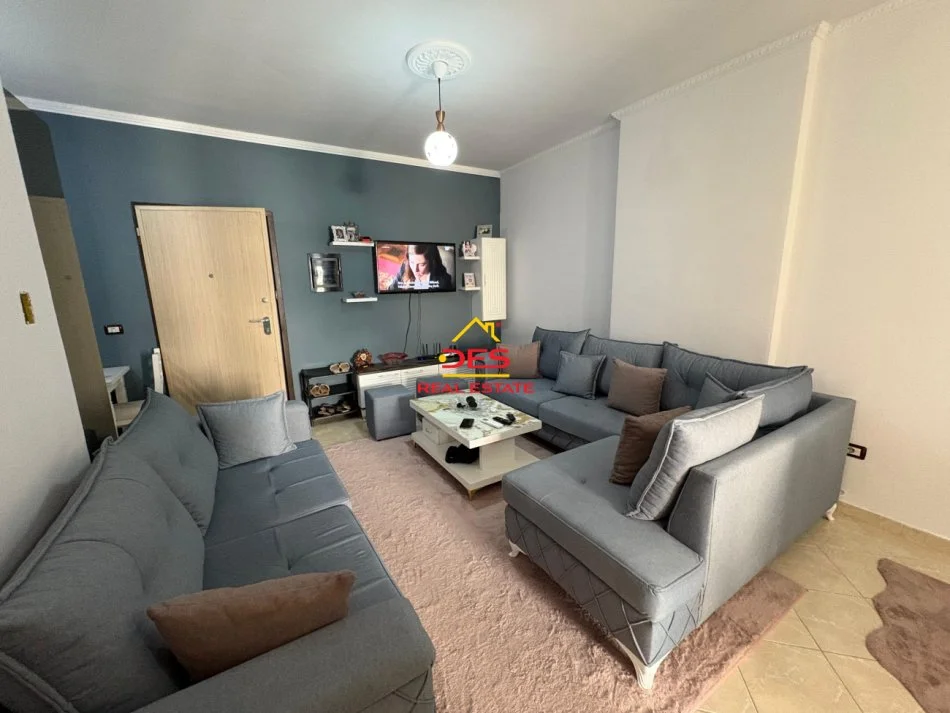 Vlore, jepet me qera apartament 1+1+Ballkon Kati 3, 70 m² 350 € (Rruga Murat Tërbaçi)