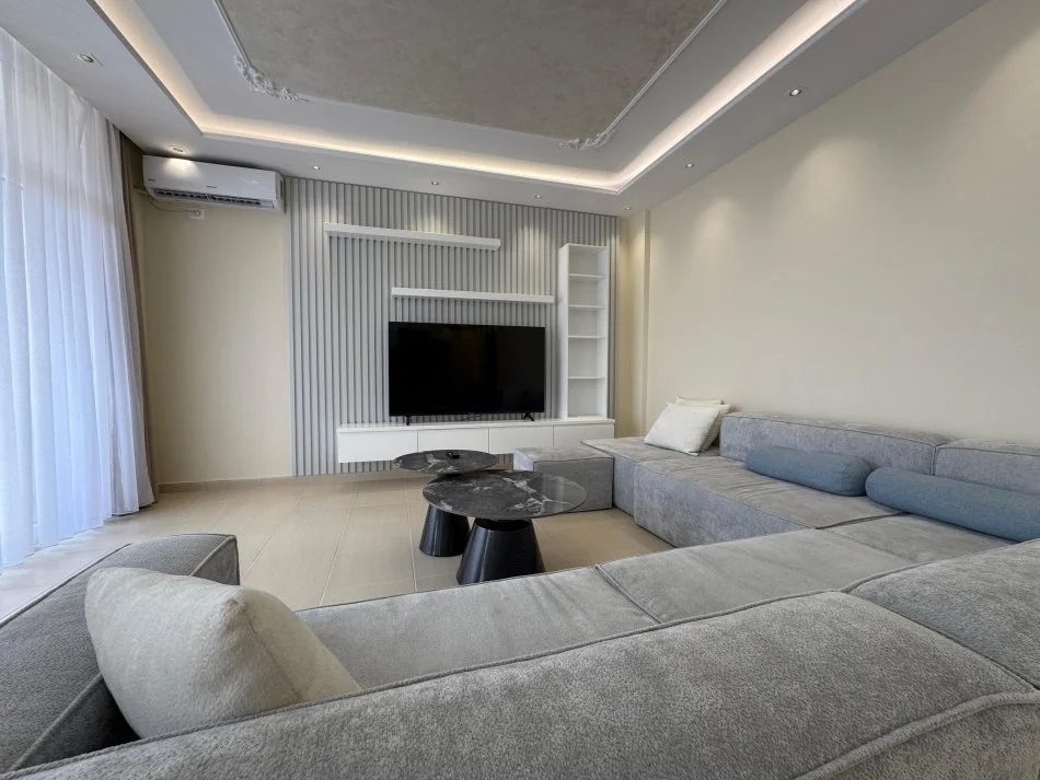 Tirane, Jepet me qera apartament 2+1+Ballkon Kati 6, 650 €