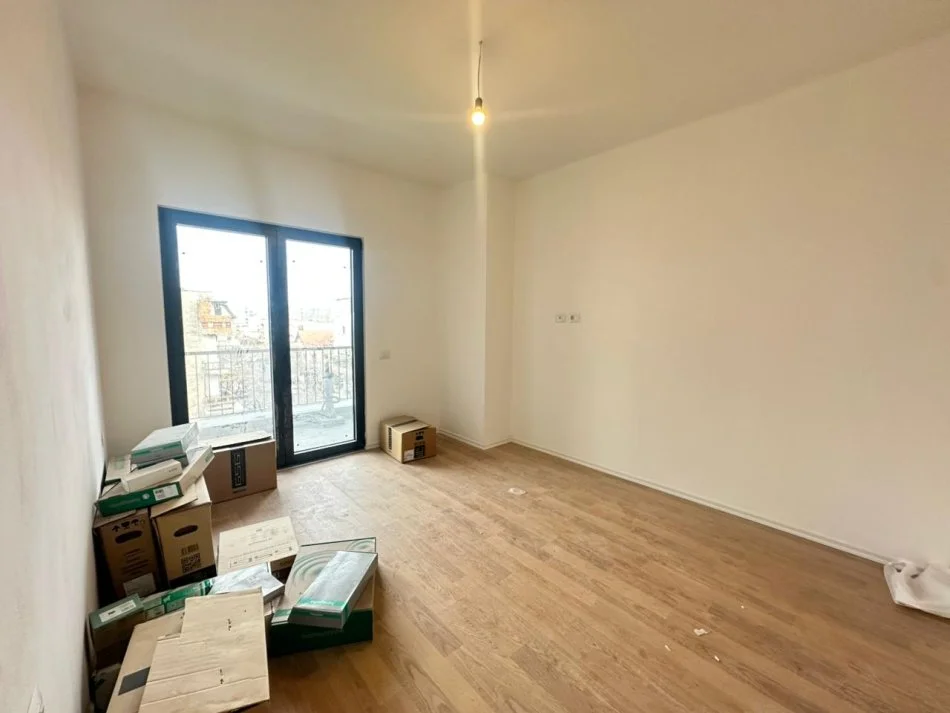 Tirane, shitet apartament 2+1 Kati 3, 103 m² 293.000 € (Rruga e Barrikadave)