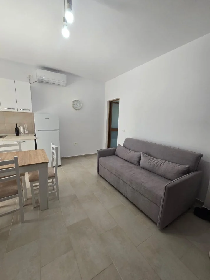 Tirane, jepet me qera apartament 1+1+Ballkon , 55 m² 550 € (Credins perballe Delijorgjit)