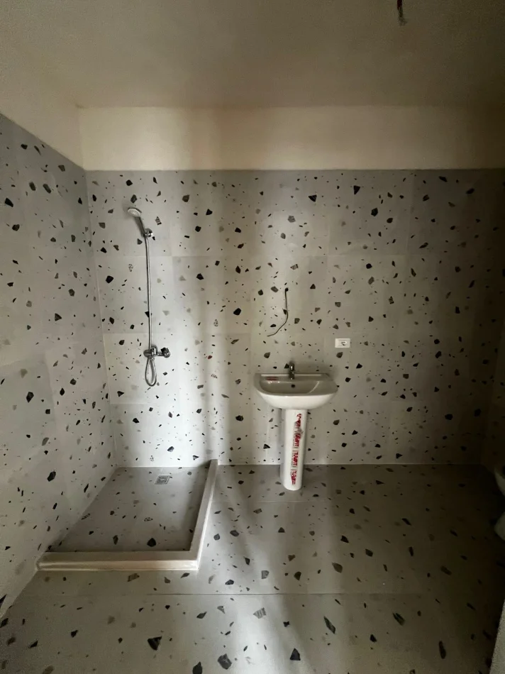 Tirane, shitet apartament 2+1+Ballkon Kati 1, 117 m² 198.000 € (5 maji)