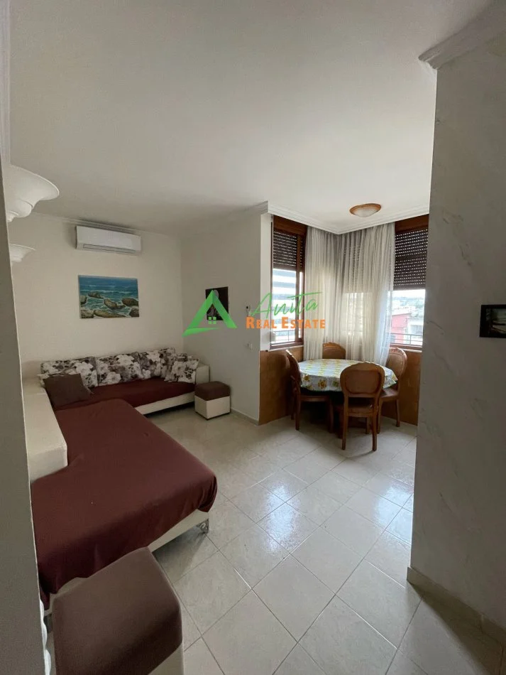 Tirane, jepet me qera apartament 2+1+Ballkon Kati 8, 85 m² 70 000 Leke (Rruga Petronini Luarasi)