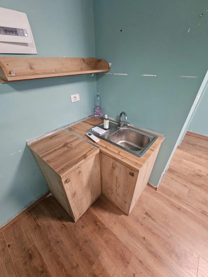 Tirane, jepet me qera ambjent biznesi Kati -1, 30 m² 400 € (bulevardi gjergj fishta)