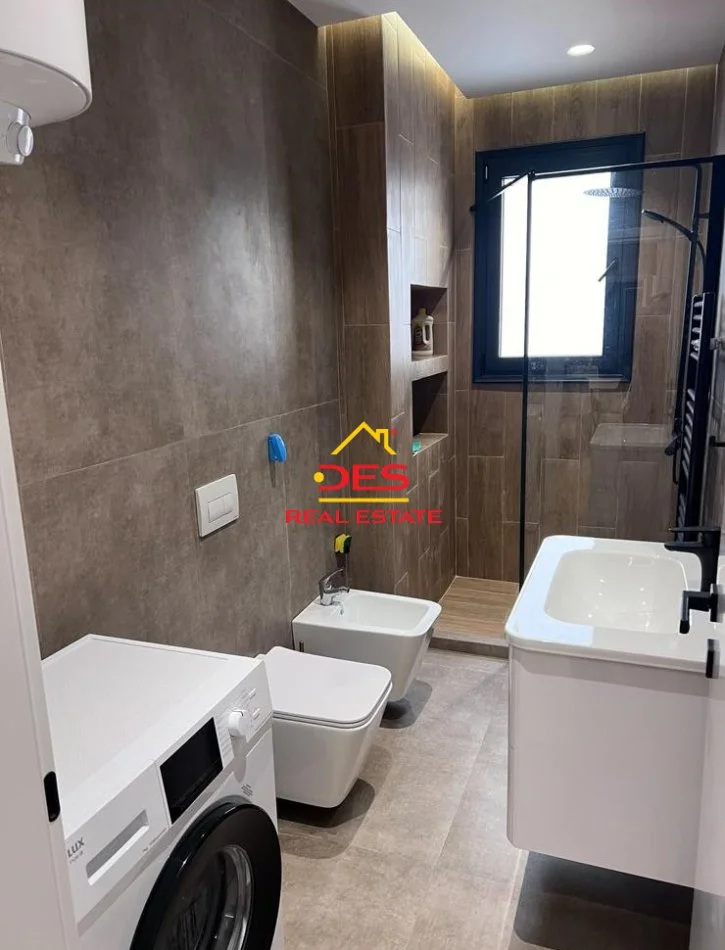 Vlore, jepet me qera apartament 1+1+Ballkon Kati 4, 70 m² 400 € (Rruga Sadik Zotaj)
