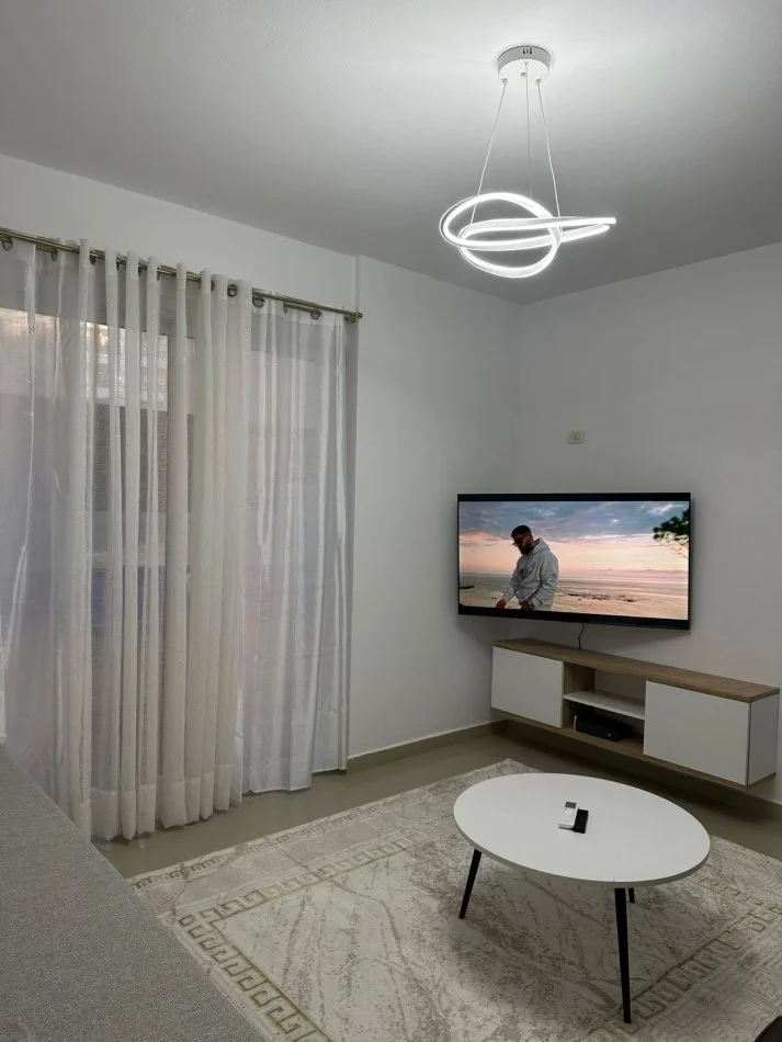 Tirane, jepet me qera apartament 2+1 Kati 3, 70 m² 450 € (astir)