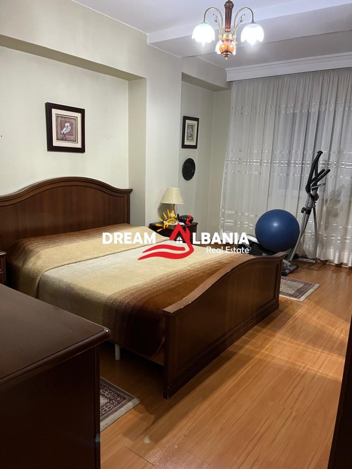 Tirane, jepet me qera apartament 2+1+Ballkon Kati 3, 110 m² 800 € (Ne Bllok - ID 42215189)