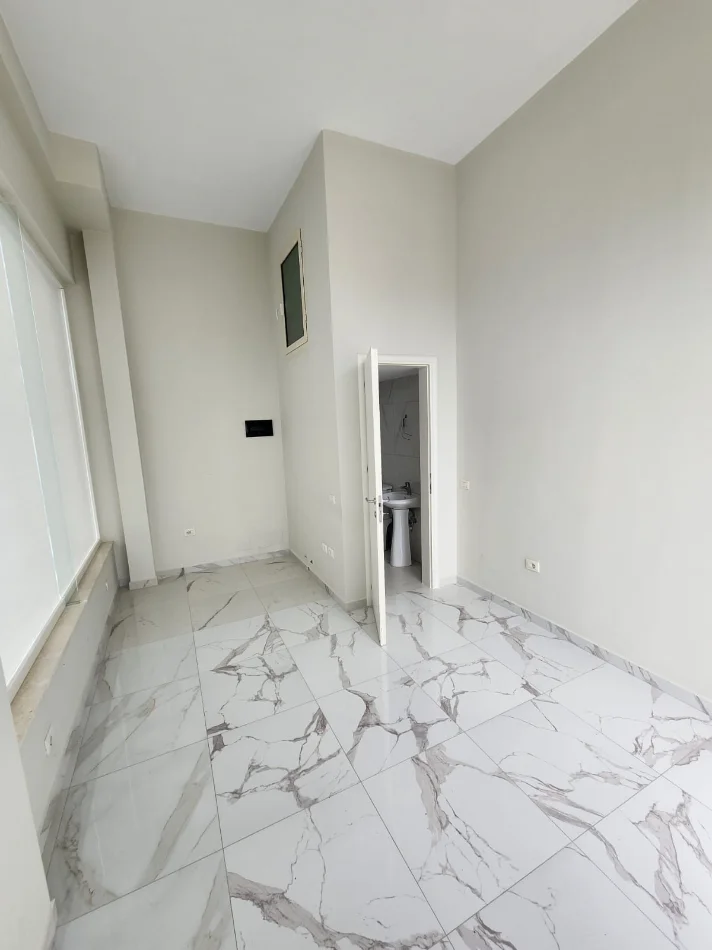 Shitet: Amb i persht. per Zyre ( Selitë - Fiks te Rrethi, me pamje) me Verande | S. 19.26m² || 50,000 Euro