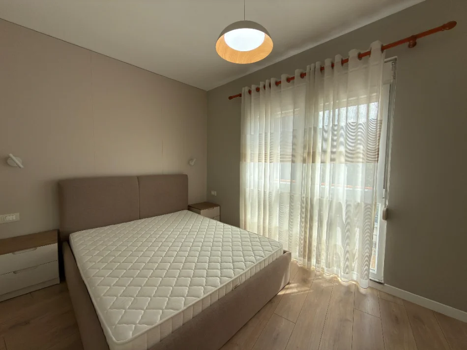 Tirane, jepet me qera apartament 2+1+Ballkon Kati 5, 85 m² 750 € (Stacioni i Trenit)