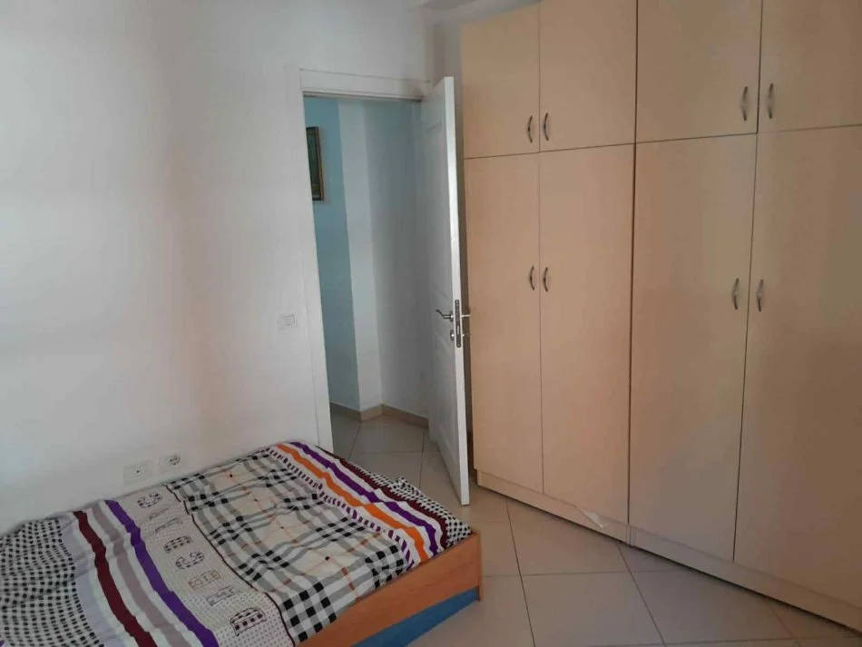 Tirane, jepet me qera apartament 2+1+Ballkon Kati 4, 95 m² 450 € (GOLDEN PARK AMERIKAN 3)