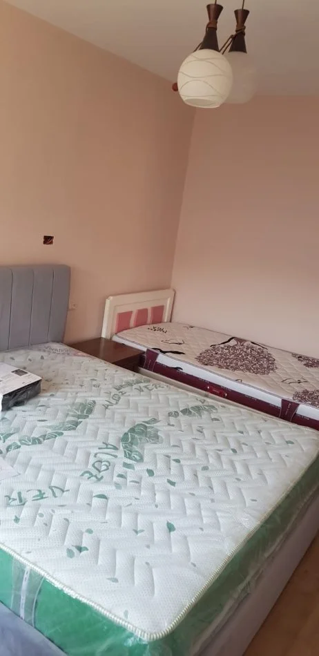 Tirane, jepet me qera apartament 2+1+Ballkon Kati 5, 85 m² 500 € (Bar Glow , Brryli)