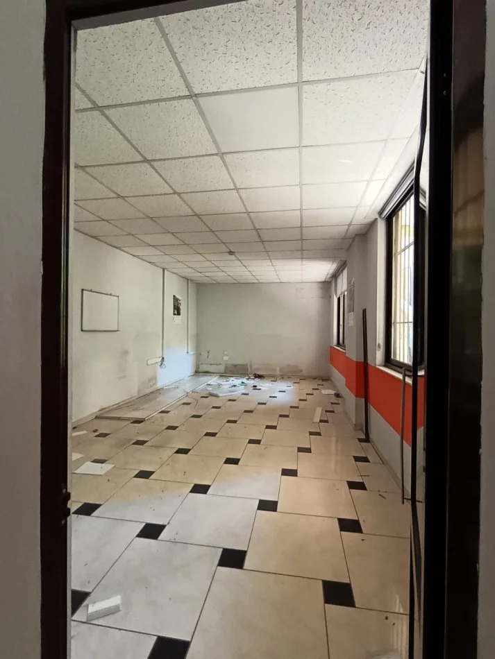 Tirane, jepet me qera ambjent biznesi Kati 1, 3.000 € (Rruga e Elbasanit)