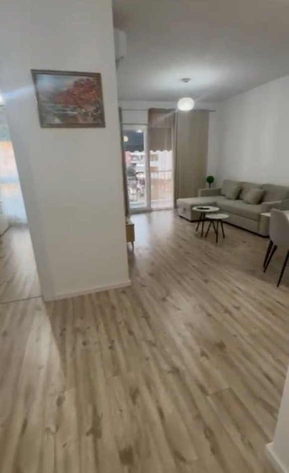 Tirane, jepet me qera apartament 2+1+Ballkon Kati 2, 100 m² 600 € 