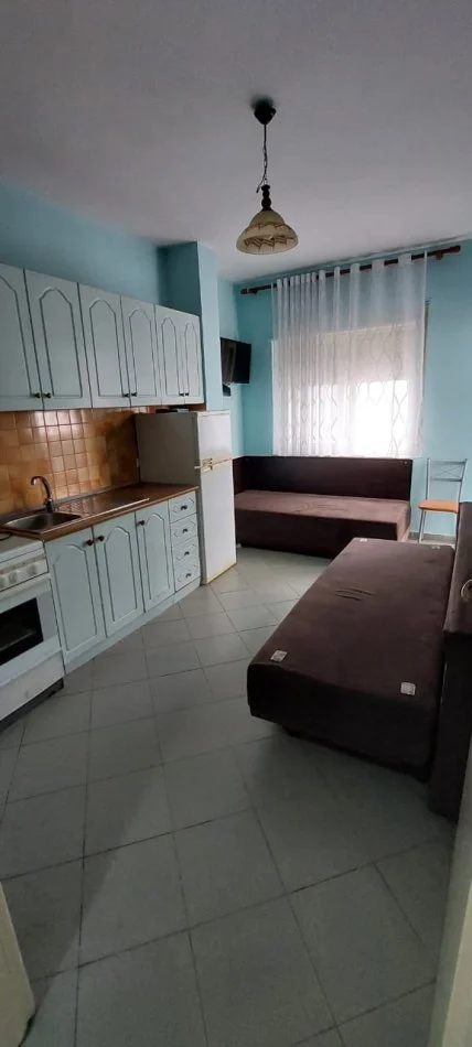 Durres, jepet me qera apartament 1+1 Kati 5, 200 € (Iliria)