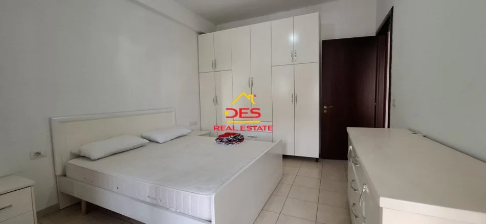 Vlore, jepet me qera apartament 2+1+Ballkon Kati 4, 110 m² 400 € (Rr Sazani, Vlorë)