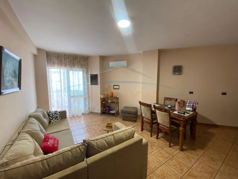 Tirane, jepet me qera apartament 1+1 Kati 3, 450 € 