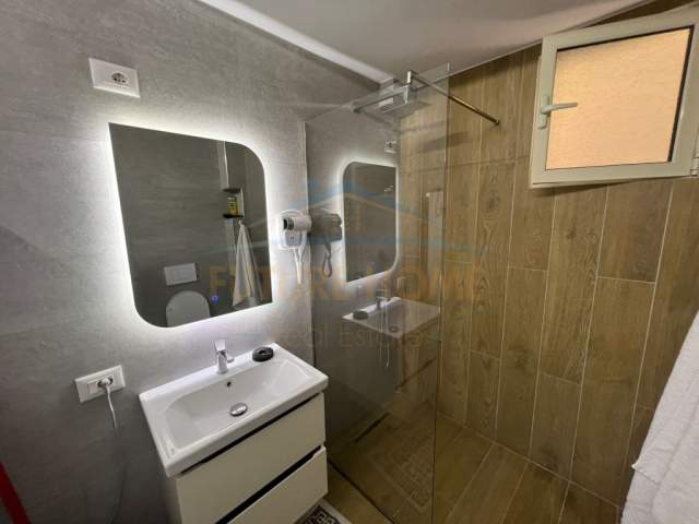 Tirane, jepet me qera apartament 1+1 Kati 2, 60 m² 900 Euro (Myslym Shyri)